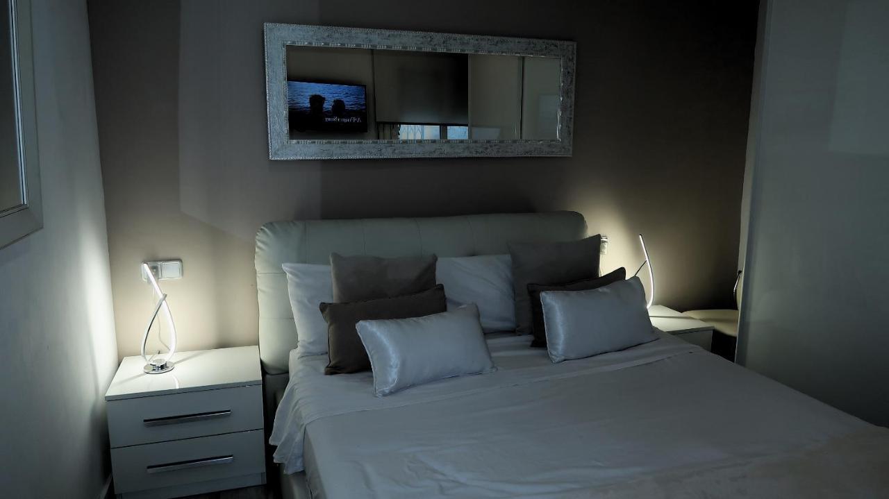 Entire Apartment , 2 Bedrooms Newly Remodeled Center Sitges Barcelona Экстерьер фото
