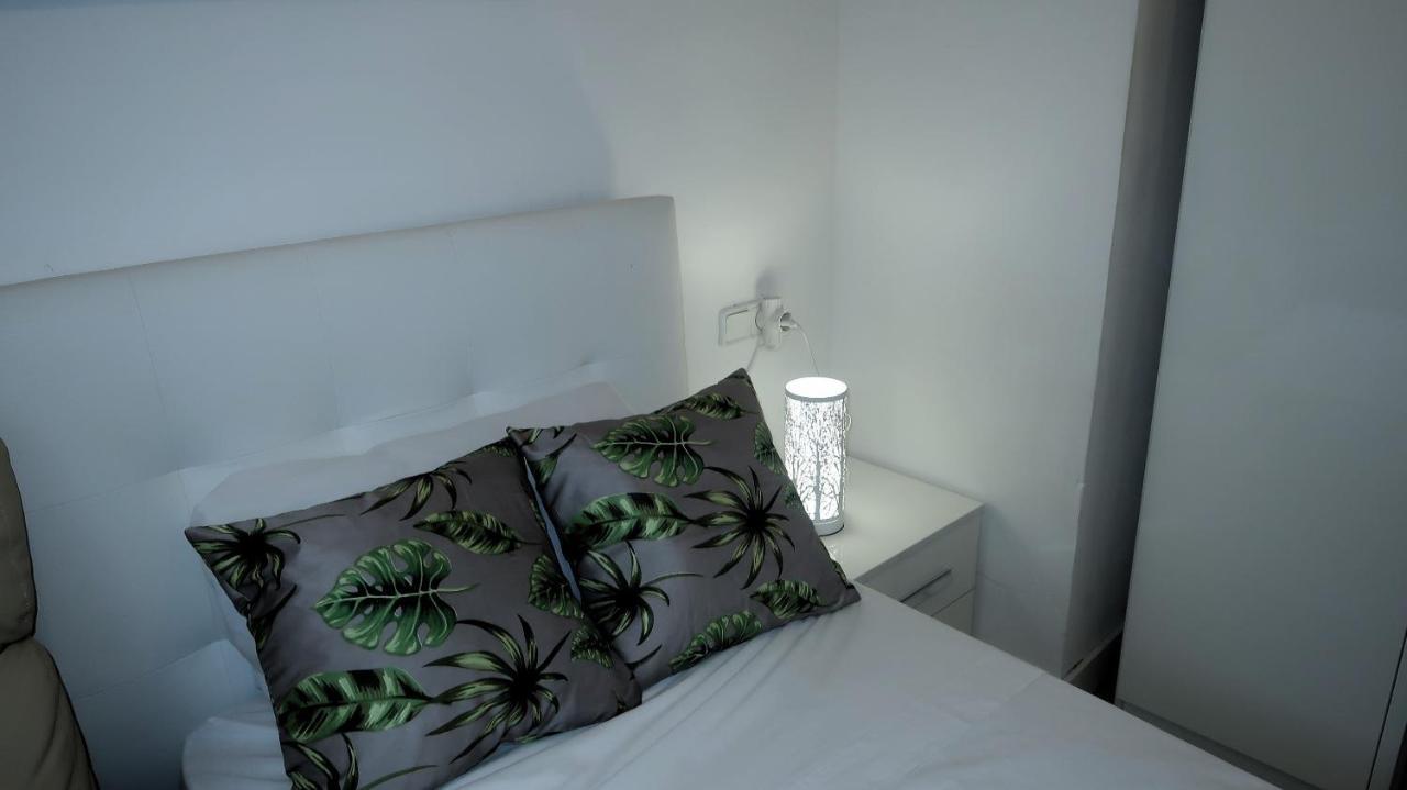 Entire Apartment , 2 Bedrooms Newly Remodeled Center Sitges Barcelona Экстерьер фото